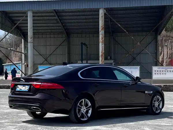 Jaguar XFL 2019