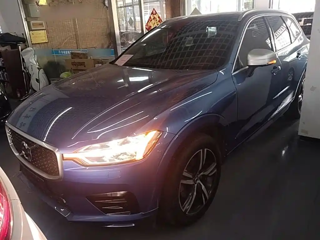 Volvo XC60 2019 — фото 1