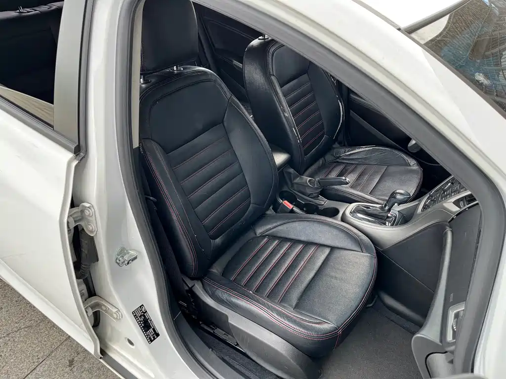 Buick Excelle 2015 — фото 18