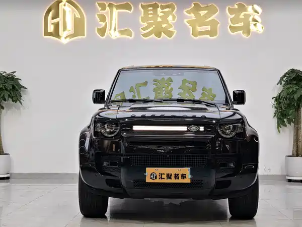 Land Rover Defender 2024
