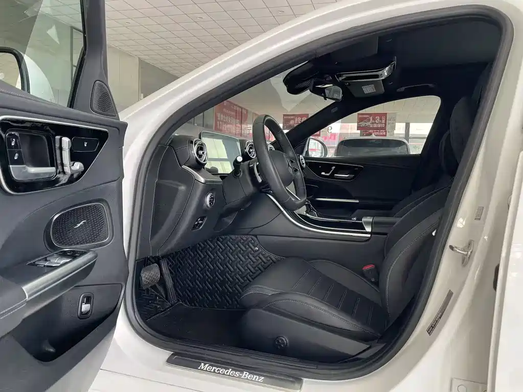 Mercedes-Benz C-Class 2023 — фото 4