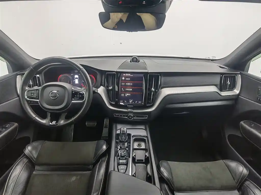 Volvo XC60 PHEV 2019 — фото 5