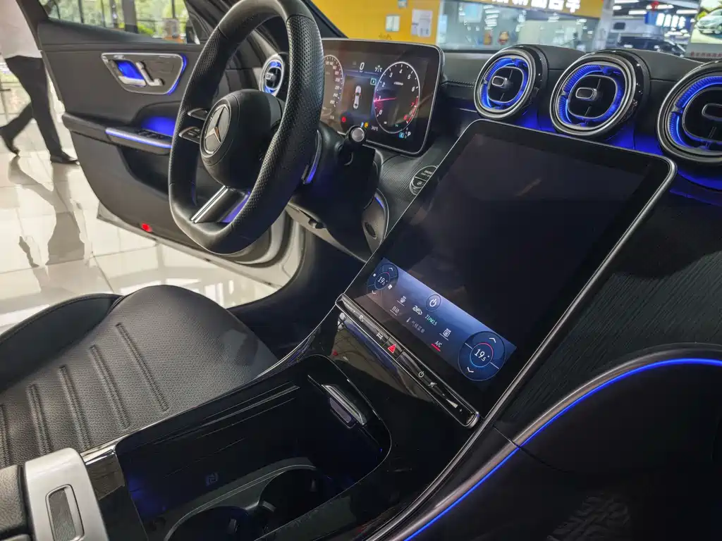 Mercedes-Benz C-Class 2023 — фото 10