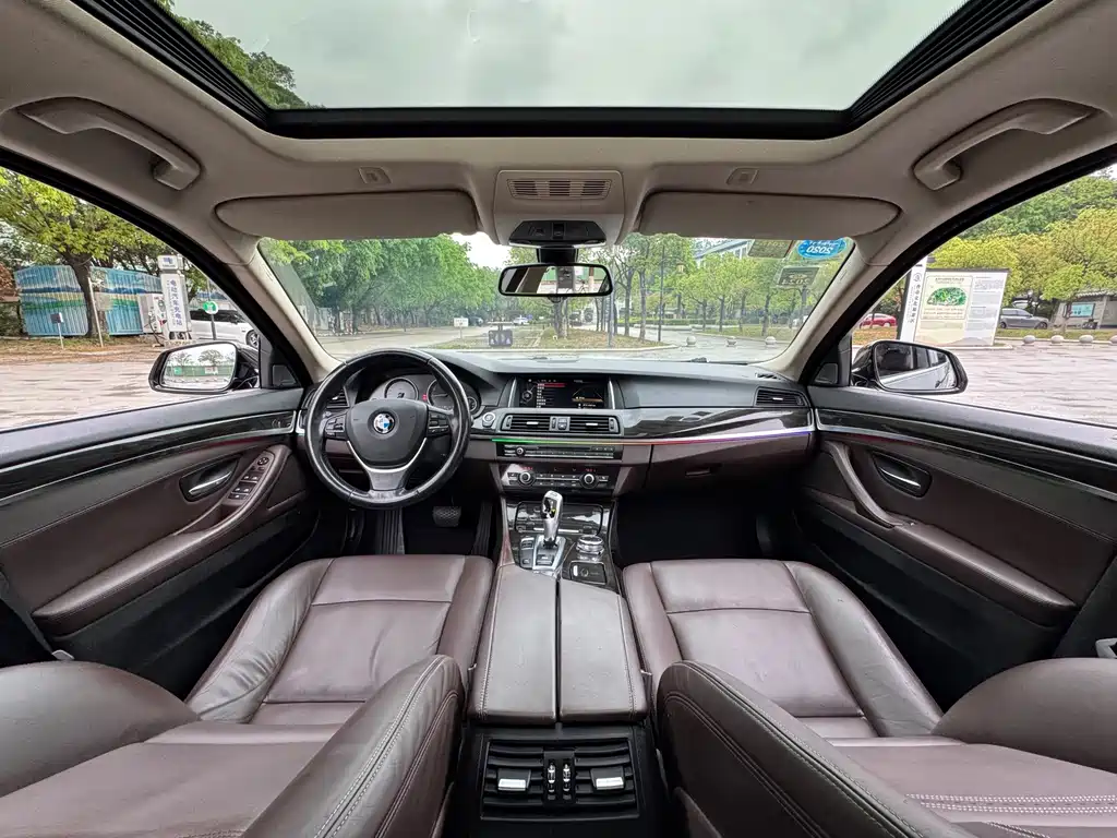 BMW 5 Series 2016 — фото 11