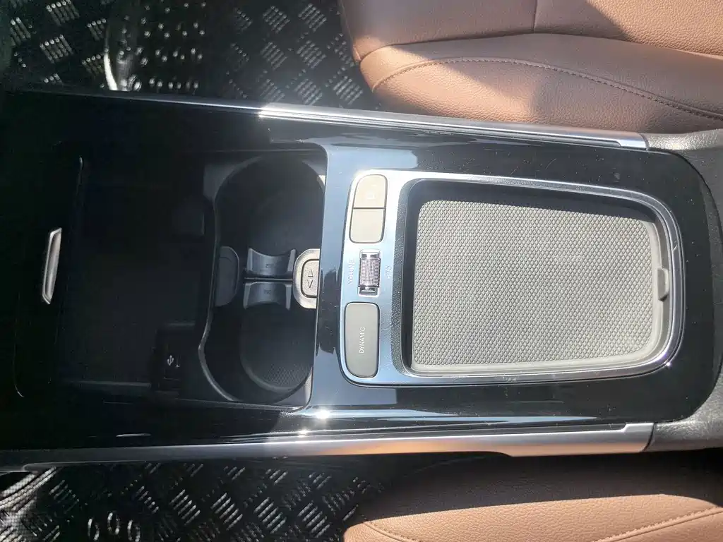 Mercedes-Benz GLB 2024 — фото 16