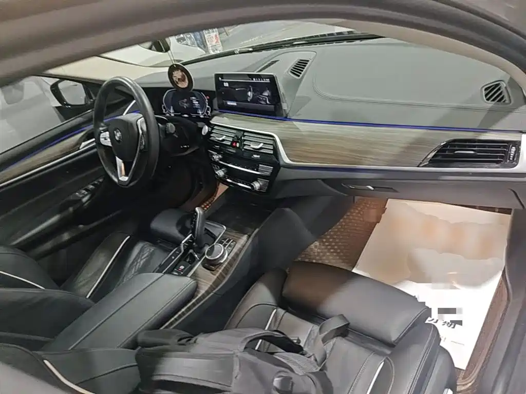 BMW 5 Series New Energy 2021 — фото 10
