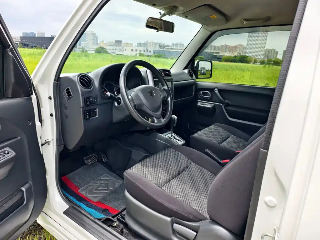 Suzuki Jimny 2018 — фото 11
