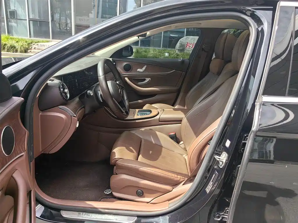 Mercedes-Benz E-Class 2022 — фото 14