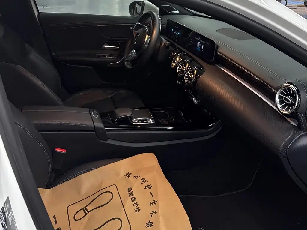 Mercedes-Benz A-Class 2019 — фото 17