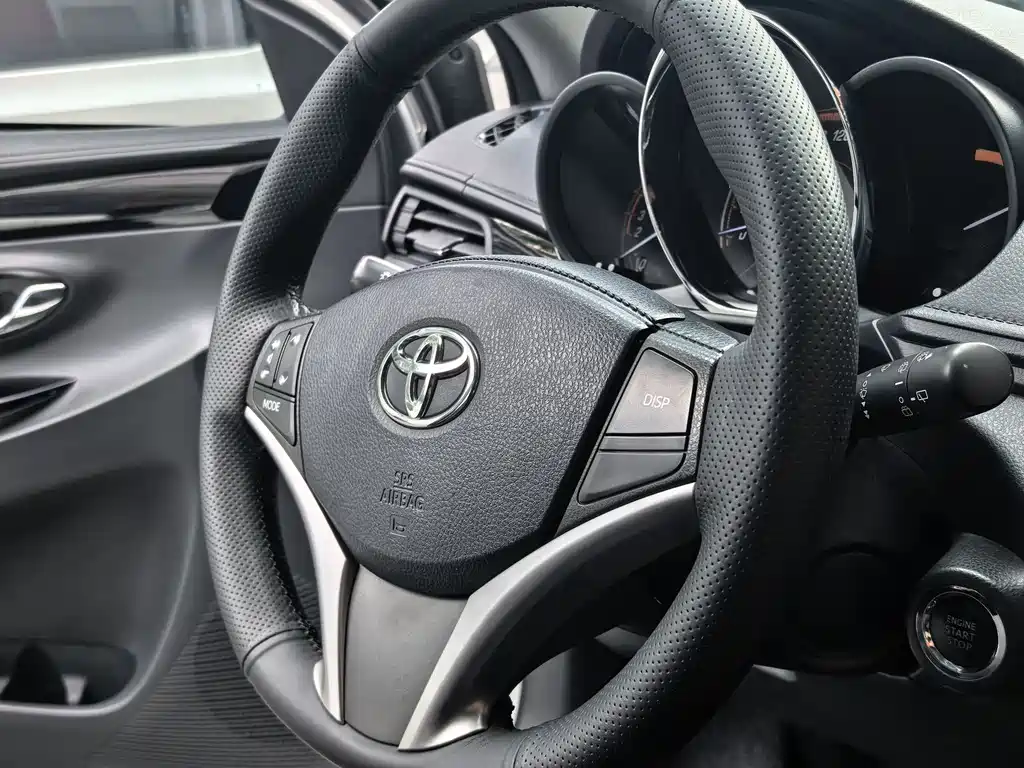 Toyota Yaris L 2022 — фото 25