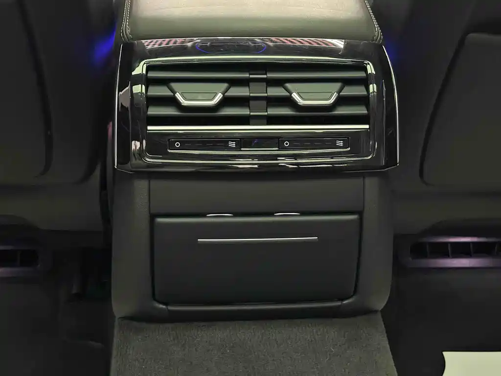 Audi A8 2021 — фото 19