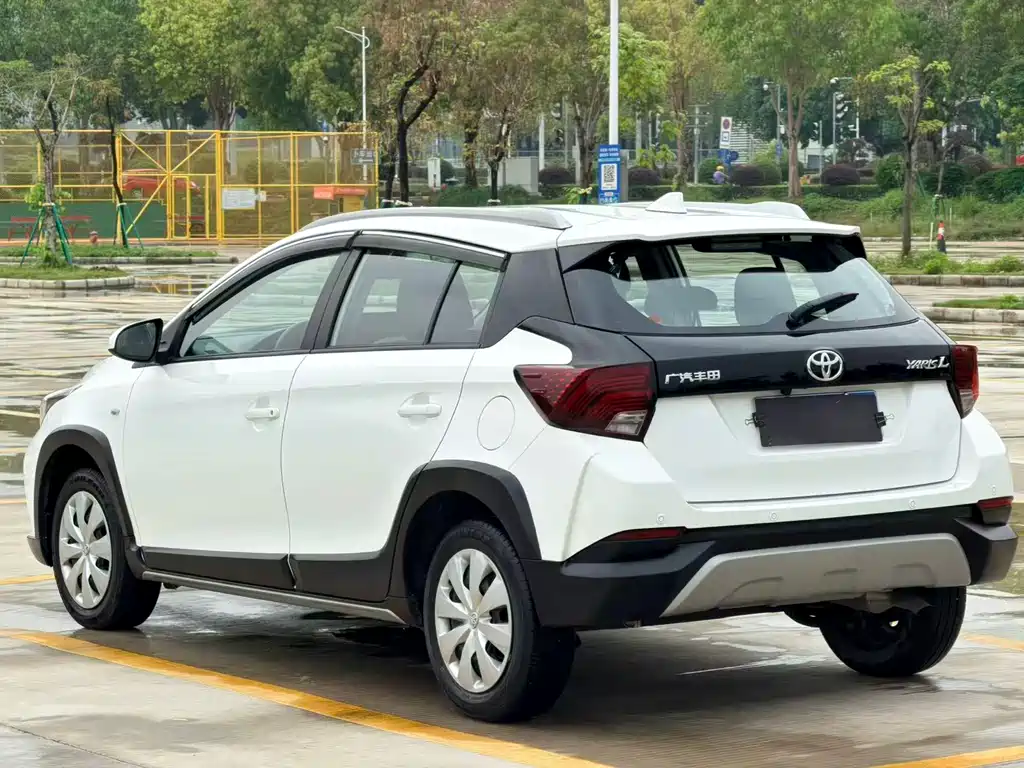 Toyota Yaris L 2020 — фото 6