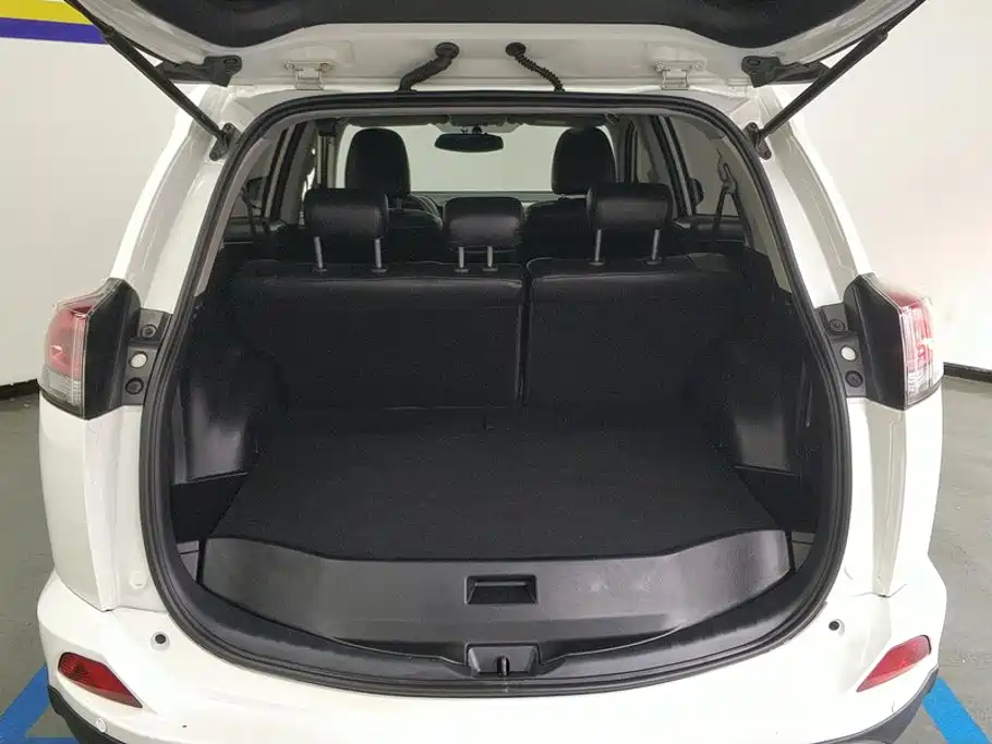 Toyota RAV4 2018 — фото 4