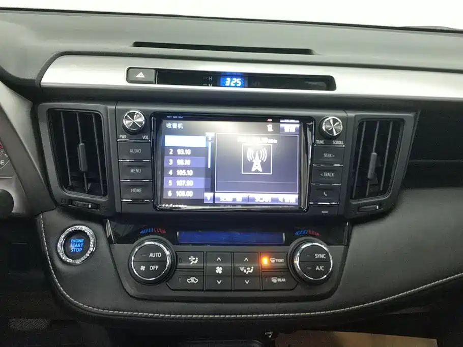 Toyota RAV4 2018 — фото 13