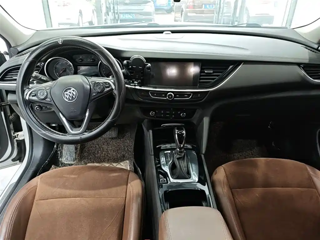 Buick Regal 2018 — фото 10