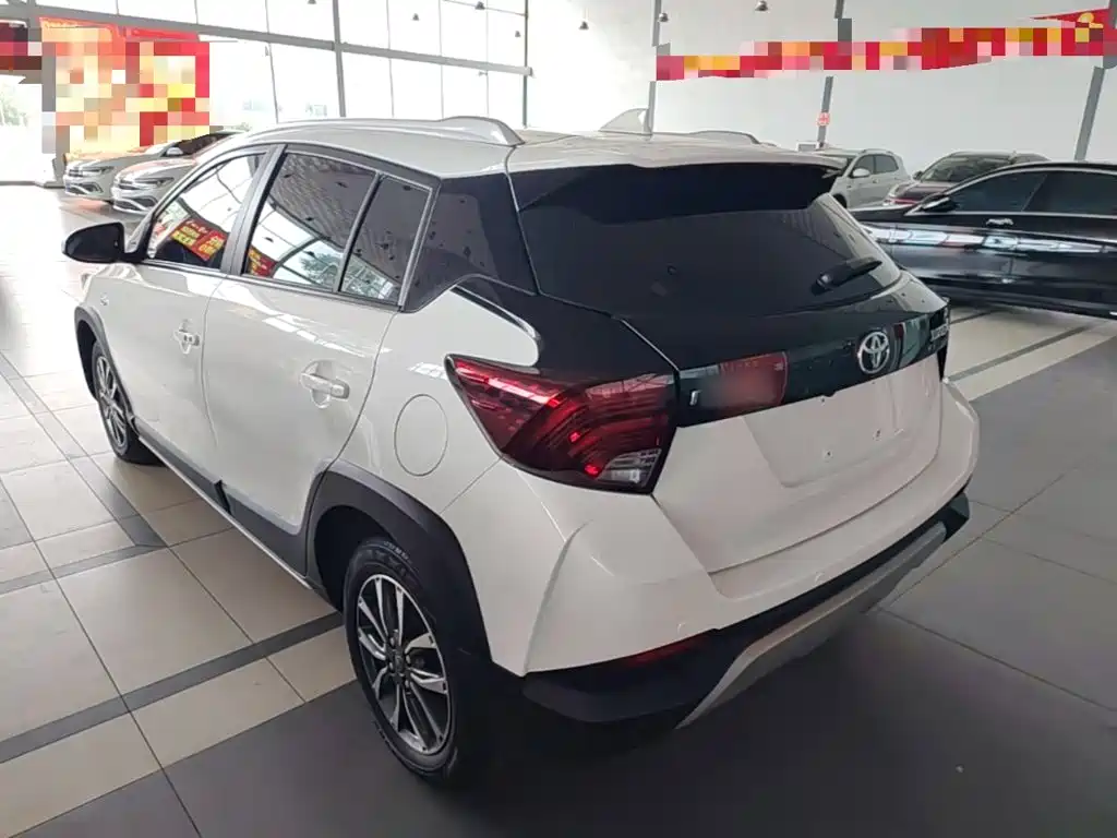 Toyota Yaris L 2023