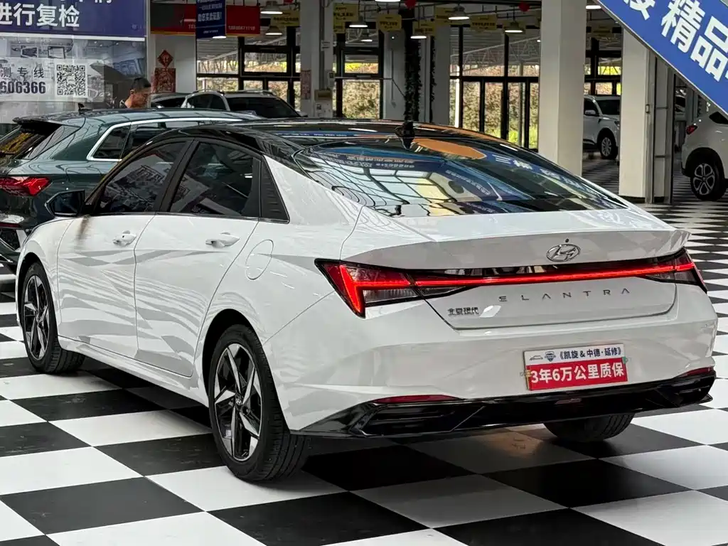Hyundai Elantra 2022
