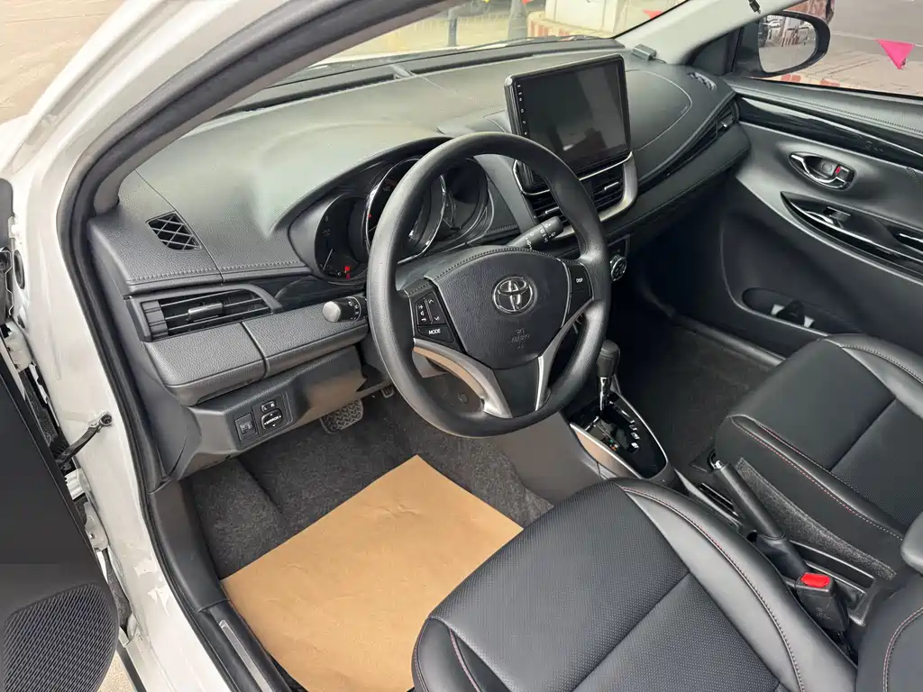 Toyota Yaris L 2023 — фото 8