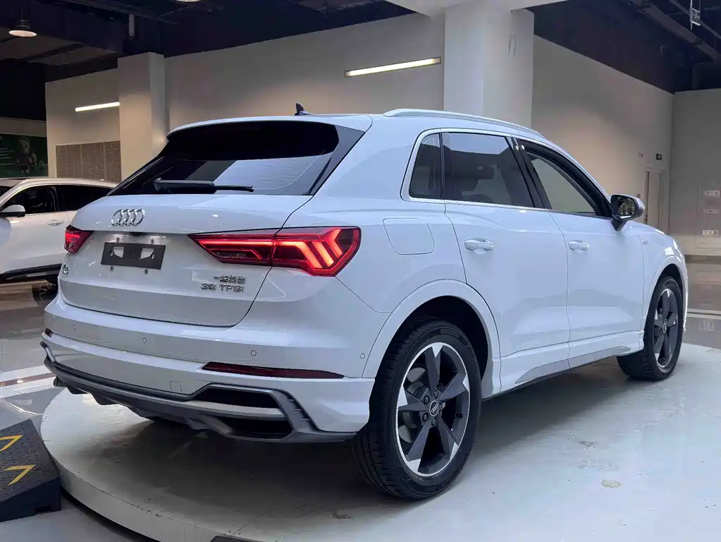 Audi Q3 2023 — фото 8