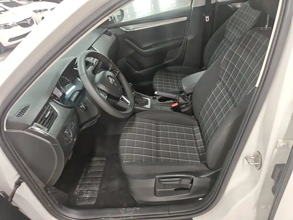 Skoda Octavia 2020 — фото 15