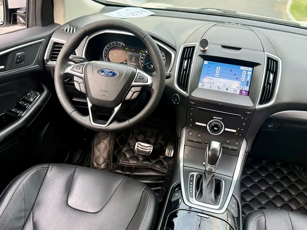 Ford Edge 2017 — фото 18