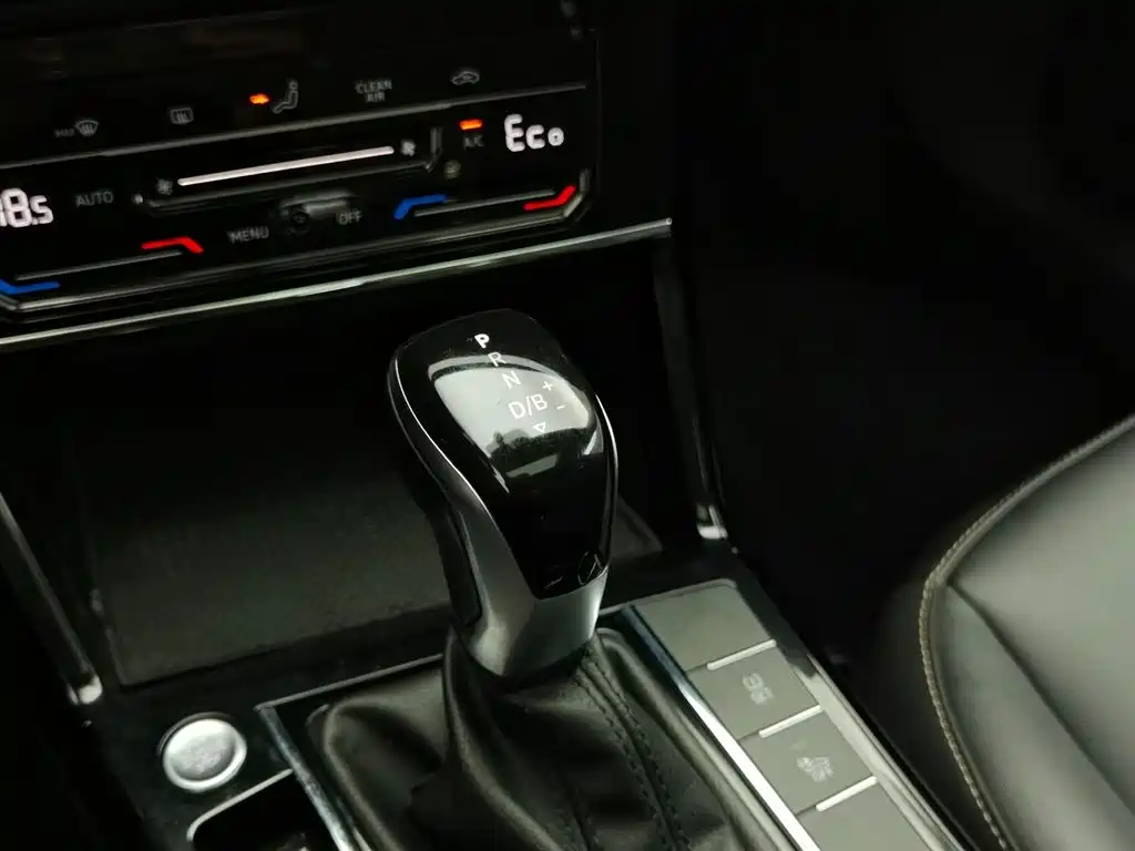 Volkswagen Passat PHEV 2021 — фото 13