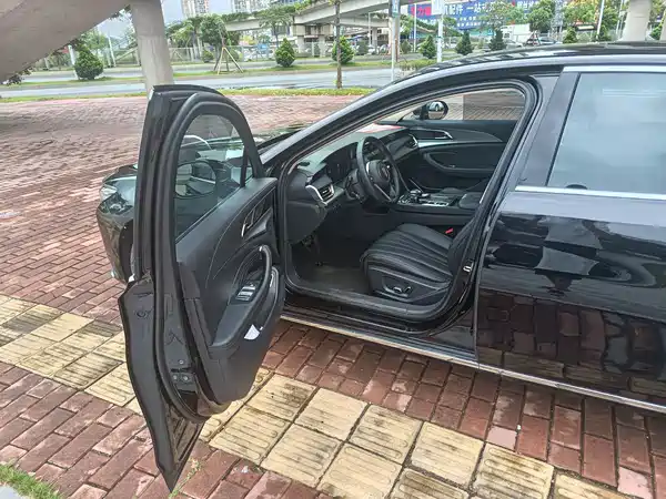 Hongqi H5 2023