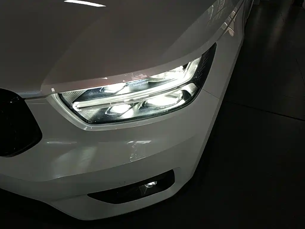 Volvo XC40 2021 — фото 24