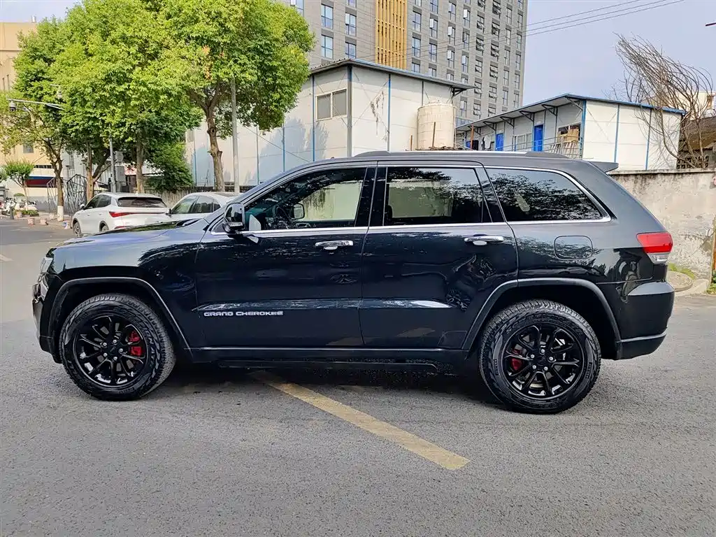 Jeep Grand Cherokee 2016 — фото 3