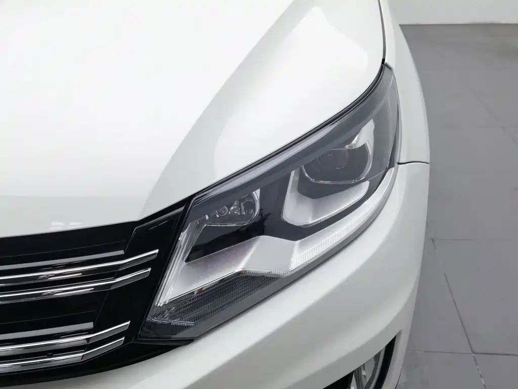 Volkswagen Tiguan 2015 — фото 7