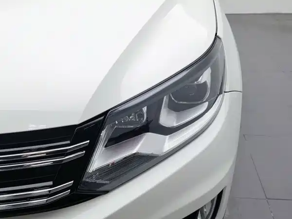 Volkswagen Tiguan 2015