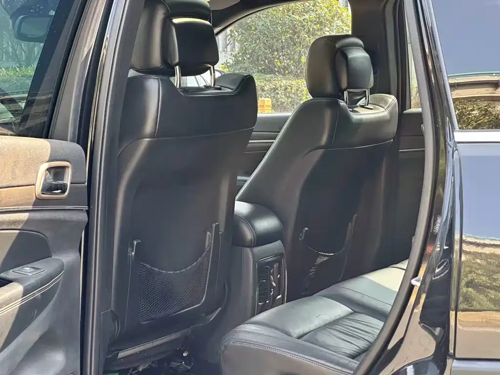 Jeep Grand Cherokee 2017 — фото 10