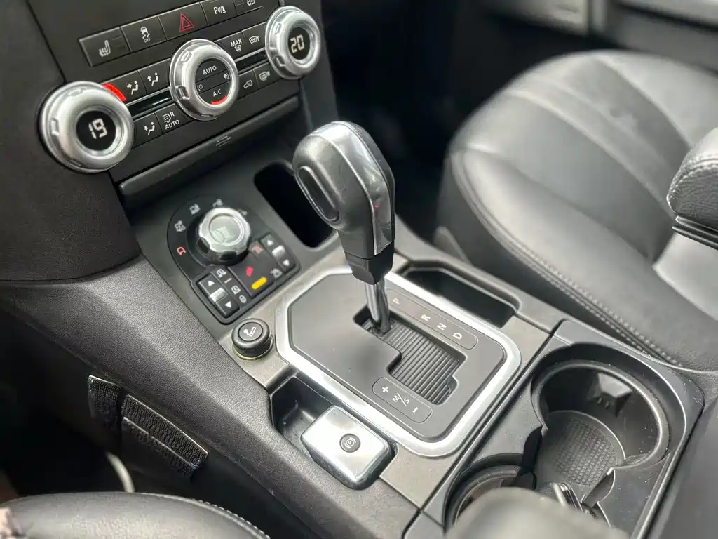 Land Rover Discovery 2012 — фото 17
