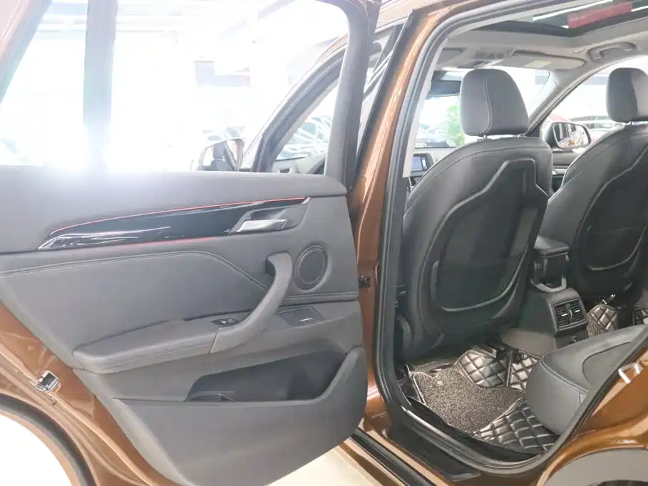 BMW X1 2016 — фото 14