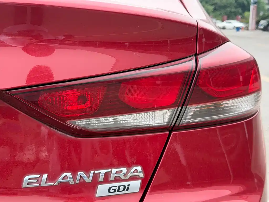 Hyundai Elantra 2016 — фото 15