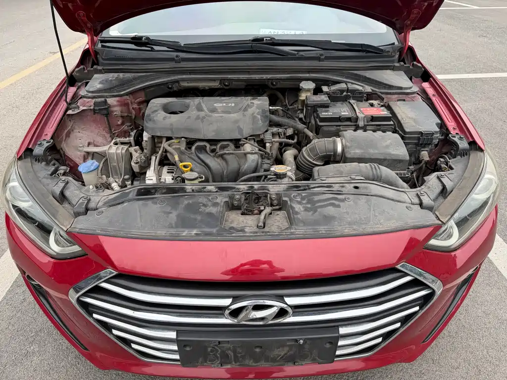 Hyundai Elantra 2016 — фото 17