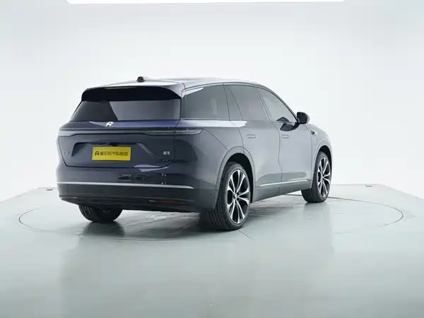 NIO ES8 2025