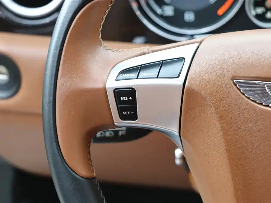 Bentley Flying Spur 2014 — фото 16