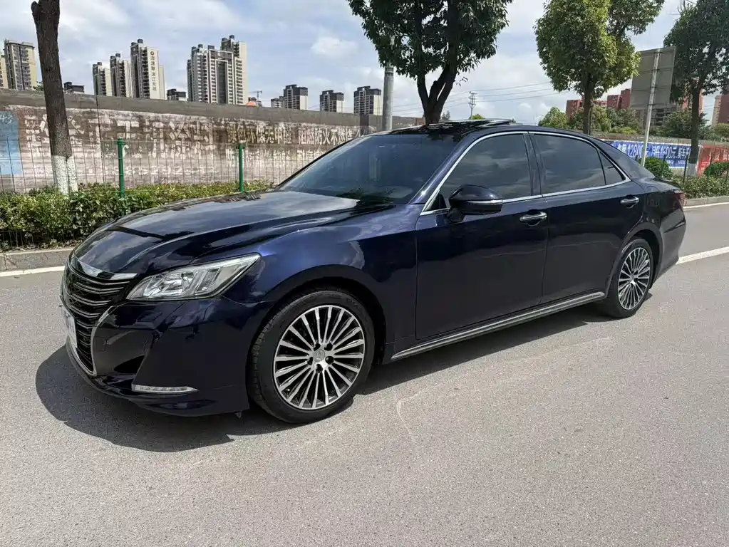Toyota Crown 2019 — фото 1