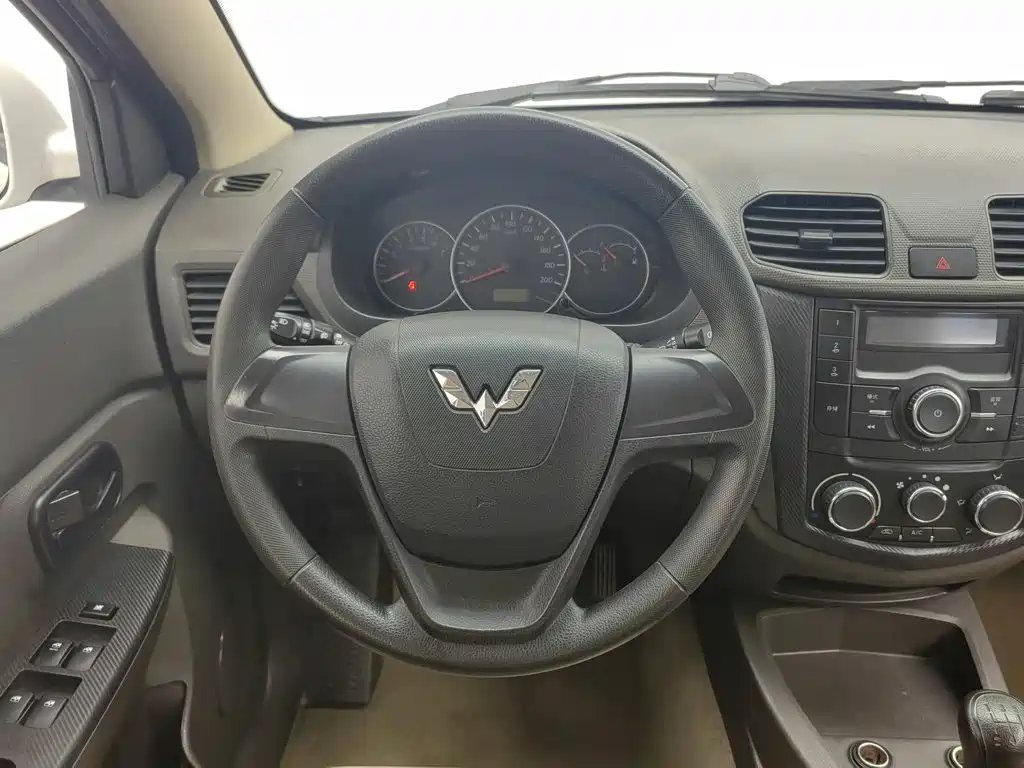 Wuling Hongguang 2018 — фото 11
