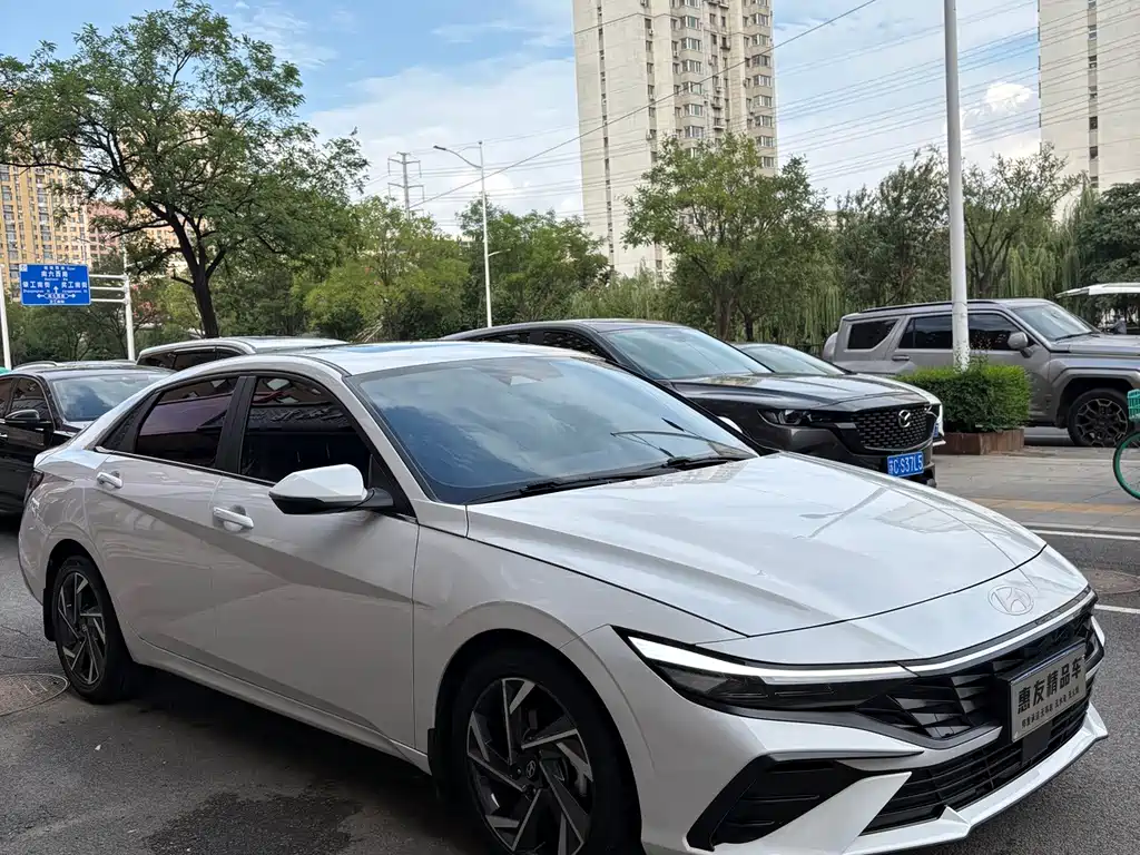 Hyundai Elantra 2023