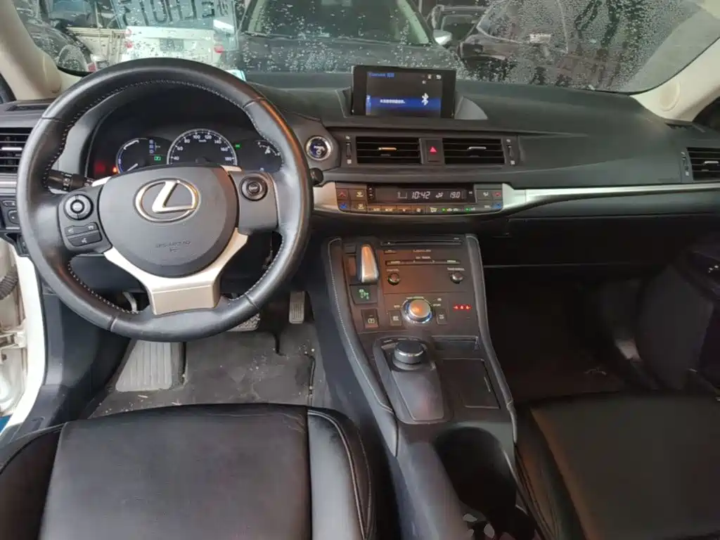 Lexus CT 2015 — фото 10