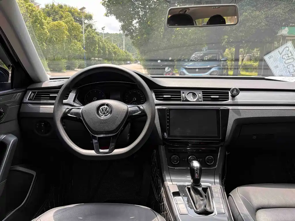Volkswagen Passat 2017 — фото 24