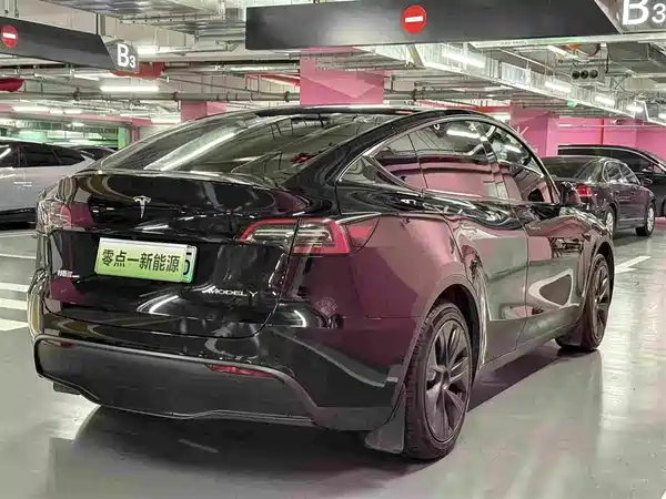 Tesla Model Y 2024
