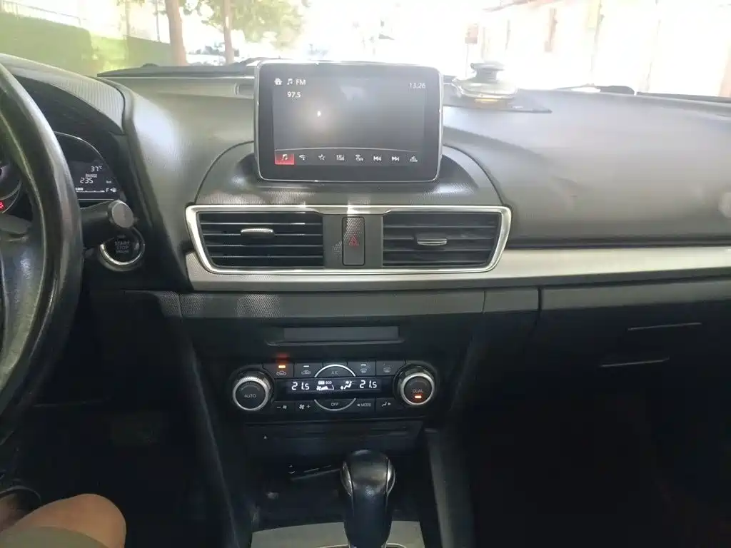Mazda 3 Angkesela 2015