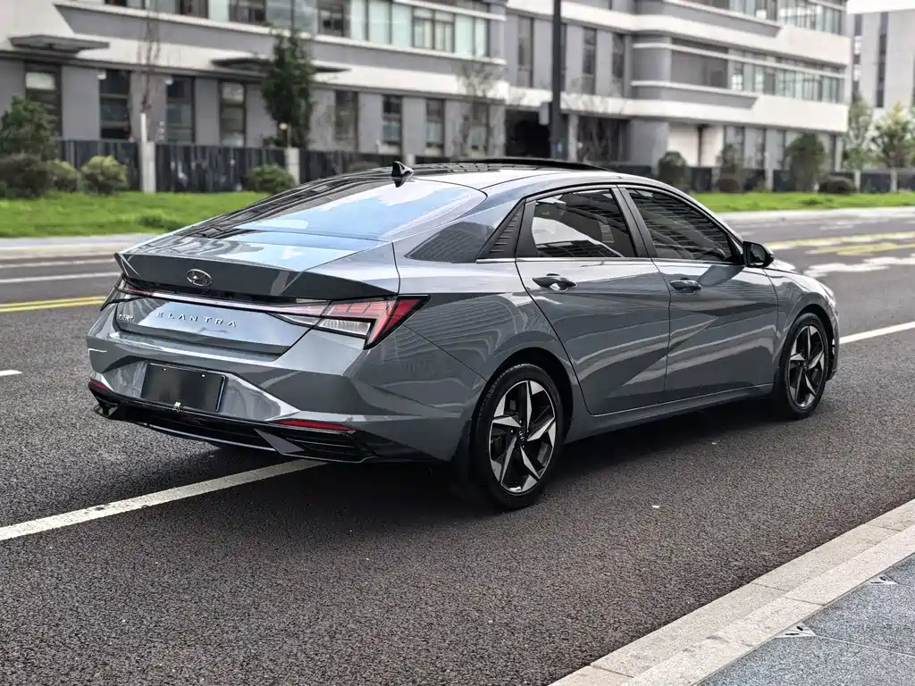 Hyundai Elantra 2022