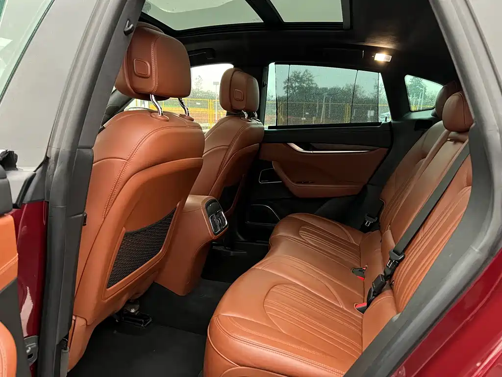 Maserati Levante 2017 — фото 13