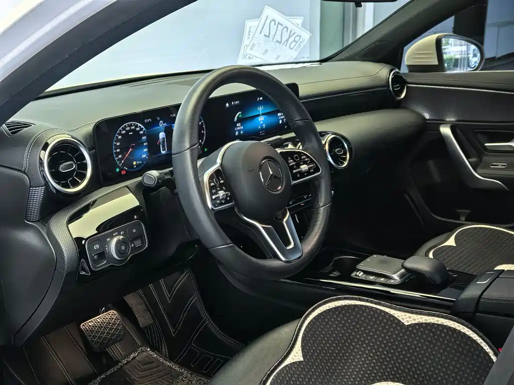 Mercedes-Benz A-Class 2021 — фото 12
