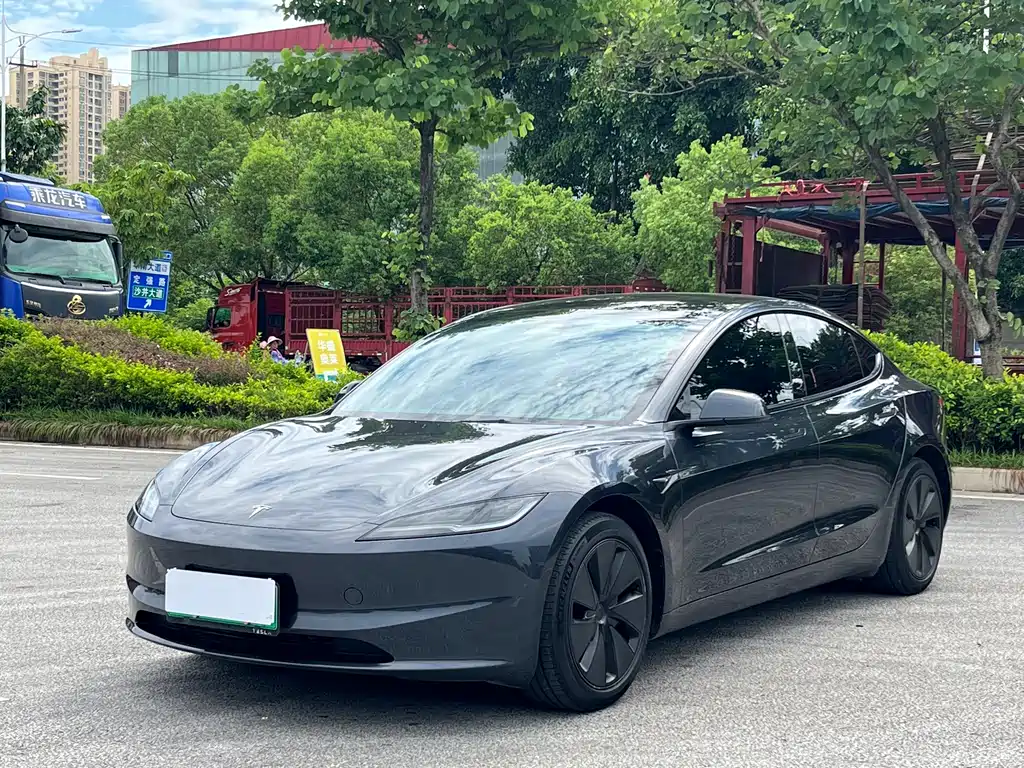 Tesla Model 3 2024 — фото 1