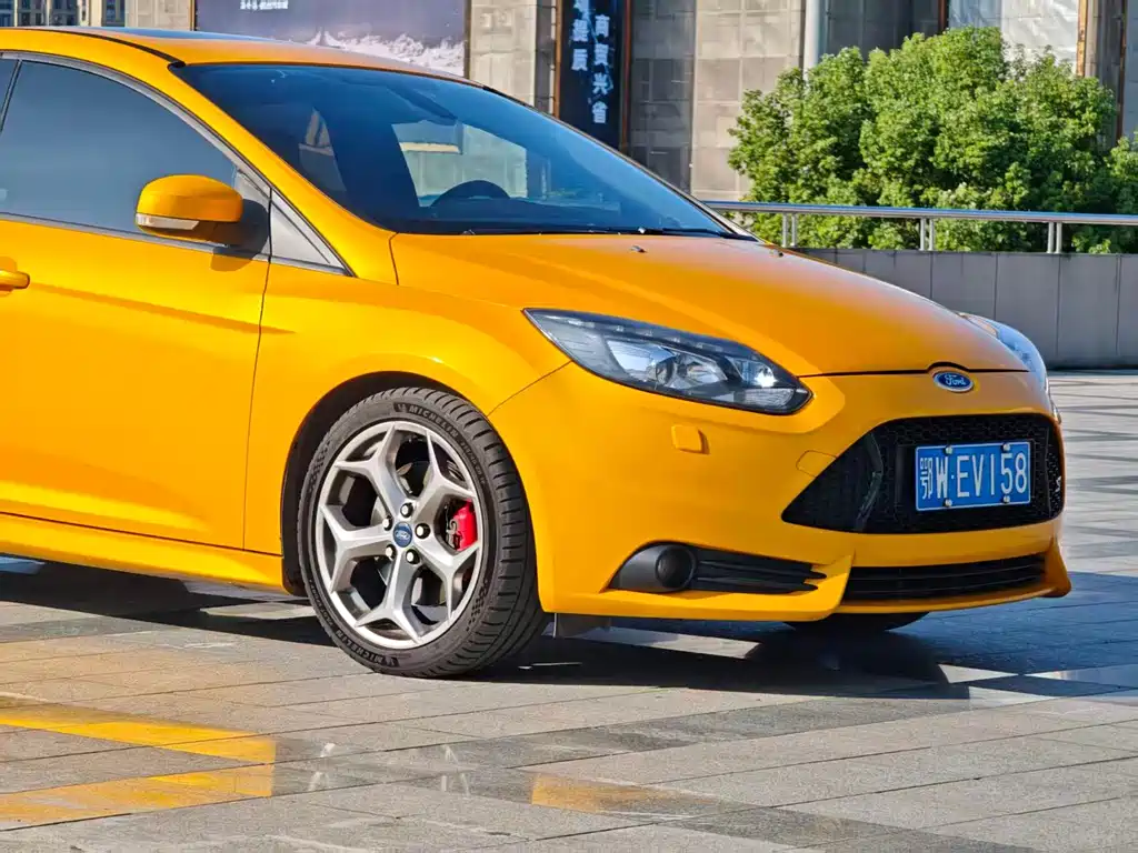 Ford Focus 2013 — фото 8